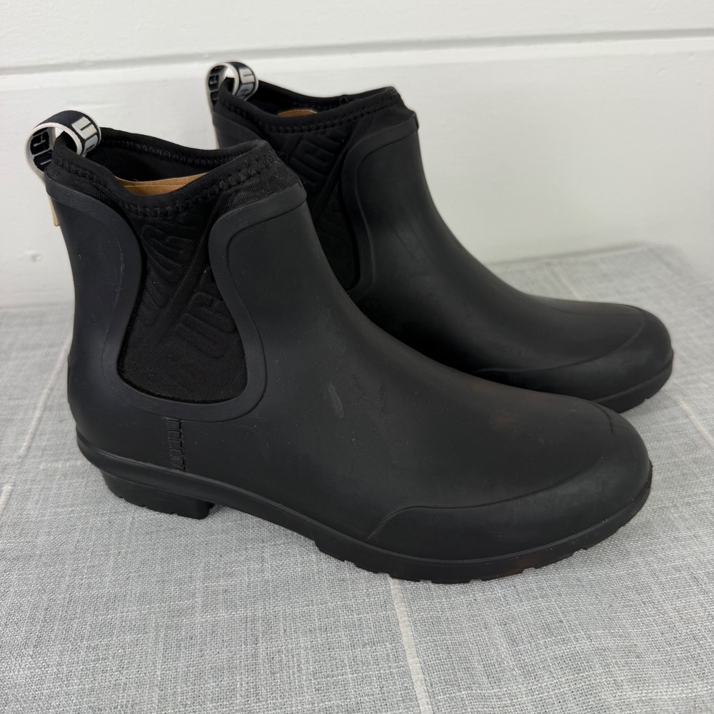 UGG Chevonne Chelsea Rain Boots Women's Size 8 Black Ankle Rain Boots